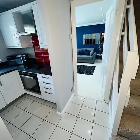 Modern Home, Close To The Centre With Parking Birmingham