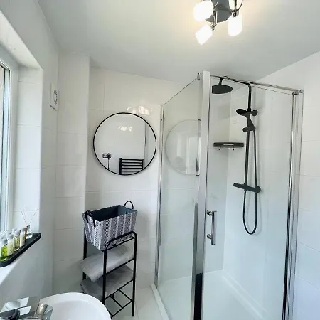 Modern Home, Close To The Centre With Parking Appartement *